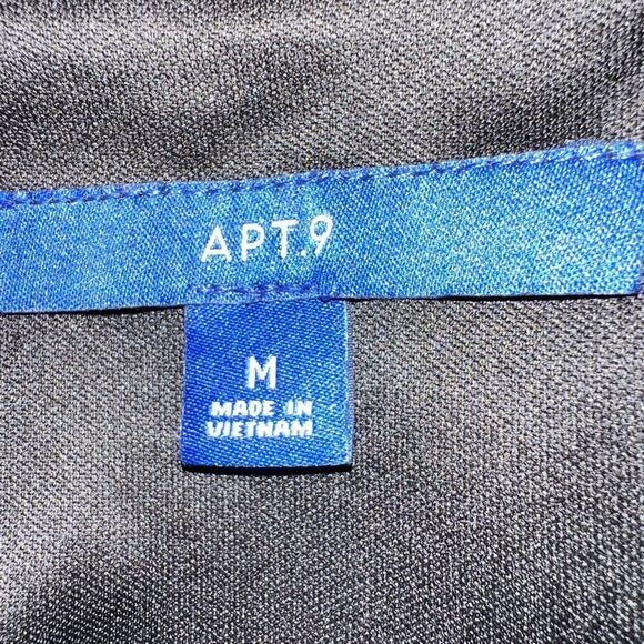 Apt9 adorable black top with wide pleated sleeves! Cute crisscross in front. New - Picture 8 of 10